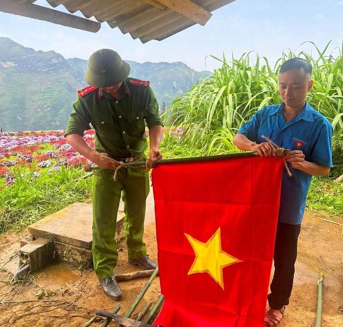 Những lá cờ được trao tận tay các hộ dân không chỉ góp thêm sắc màu trong những ngày Tết Độc lập mà còn lan tỏa lòng yêu nước, niềm tự hào dân tộc và ý thức trách nhiệm trong bảo vệ chủ quyền biên giới