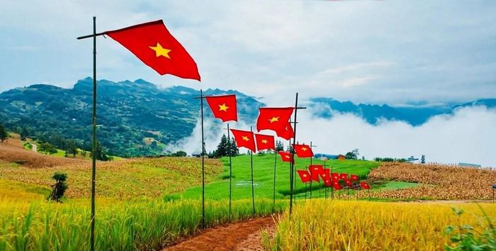 Ngày 30.8, Đoàn Thanh niên xã Pà Vầy Sủ tổ chức ra quân xây dựng “Đường cờ Tổ quốc” tại thảo nguyên Suôi Thầu, thôn Suôi Thầu, nhằm lan tỏa tinh thần yêu nước, niềm tự hào dân tộc, hướng tới kỷ niệm 81 năm Cách mạng Tháng Tám và Quốc khánh 2.9