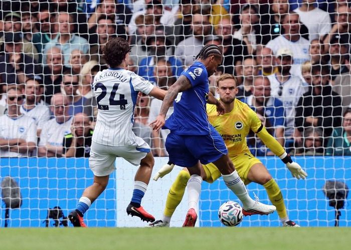 Chelsea bứt lên dẫn 2-0 ngay trong hiệp một