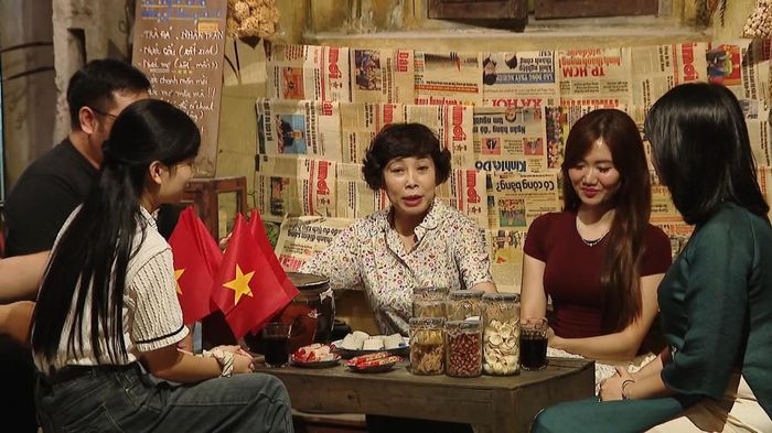 ... và quán trà đá vỉa hè, một nét văn hóa riêng biệt của người Hà Nội