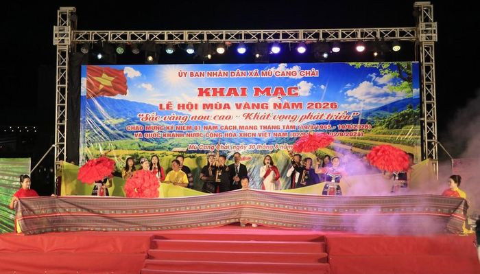 Chương trình tiết mục văn nghệ tại lễ khai mạc. Ảnh: Đinh Thùy - TTXVN