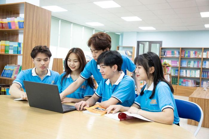 Đảm bảo thực hiện đầy đủ, kịp thời các chế độ, chính sách tín dụng, học bổng, hỗ trợ chi phí học tập cho HSSV có hoàn cảnh khó khăn, HSSV vùng sâu,vùng xa, đồng bào dân tộc thiểu số để không ai bị bỏ lại phía sau.