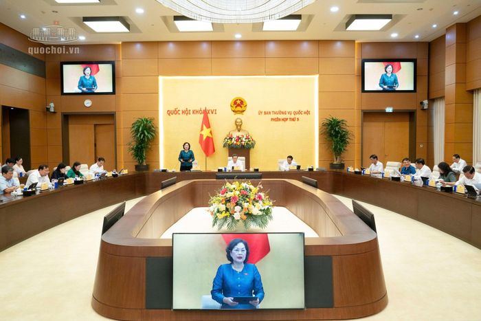 Quang cảnh phiên họp
