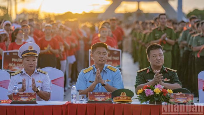 Các đại biểu tại điểm cầu Quảng trường 29 tháng 3. (Ảnh: LÂM PHAN)