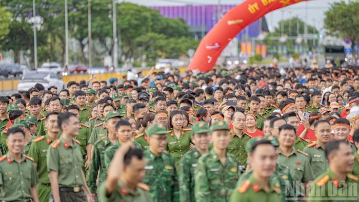 Hình ảnh ghi nhận tại điểm cầu Quảng trường 29 tháng 3. (Ảnh: LÂM PHAN)