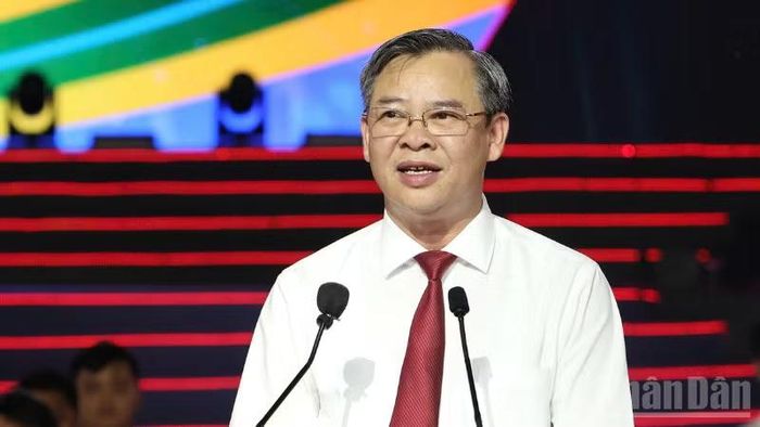 Ông Trương Cảnh Tuyên, Chủ tịch Ủy ban nhân dân thành phố Cần Thơ phát biểu khai mạc Đại hội. (Ảnh: VĂN ÚT)