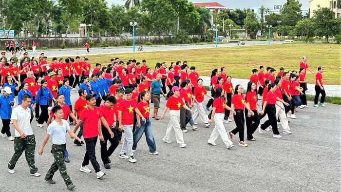 Các tầng lớp nhân dân xã Nghĩa Đàn hăng hái tham gia sự kiện. (Ảnh: CTV)