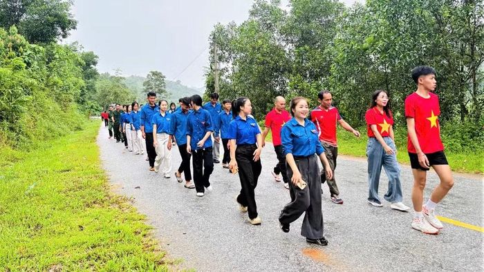 Ủy ban nhân dân tỉnh Nghệ An yêu cầu 100% các phường, xã tổ chức hoạt động “Cùng Việt Nam tiến bước”. (Trong ảnh: Hoạt động đi bộ tại xã Cam Phục. Ảnh: CTV)
