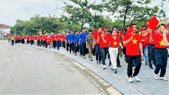 “Cùng Việt Nam tiến bước” 2026 được tổ chức hướng tới kỷ niệm 81 năm Cách mạng Tháng Tám thành công, Ngày truyền thống Công an nhân dân (19/8/1945-19/8/2026) và 81 năm Quốc khánh nước Cộng hòa xã hội chủ nghĩa Việt Nam (2/9/1945-2/9/2026). (Ảnh: Mặt trận Tổ quốc Việt Nam xã Đại Đồng cung cấp)
