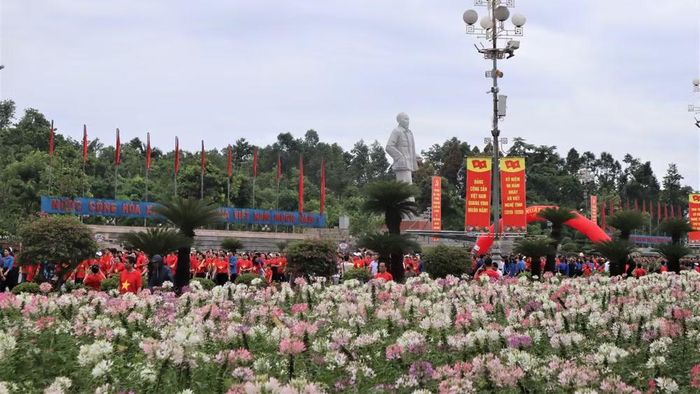 Chủ tịch Hồ Chí Minh kính yêu từng nói: "Mỗi ngày lúc ngủ dậy, tập một ít thể dục. Ngày nào cũng tập, khí huyết lưu thông, tinh thần đầy đủ, như vậy là sức khỏe…". (Ảnh: HP)