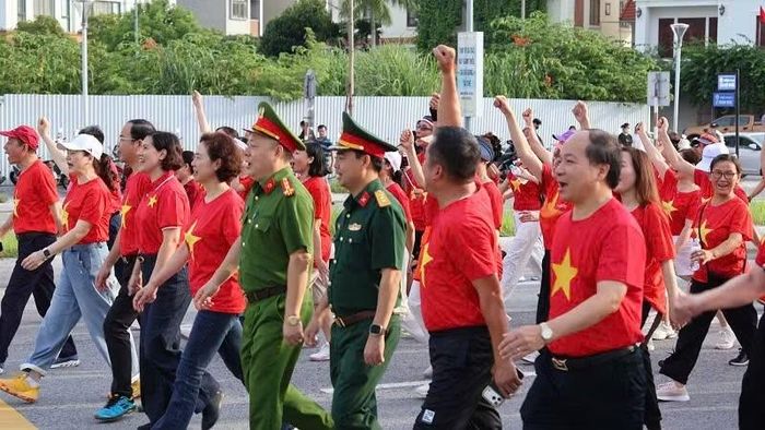Chương trình “Cùng Việt Nam tiến bước” tại Quảng Ninh đã thành công, để lại ấn tượng tốt đẹp trong lòng mỗi người dân vùng Mỏ.