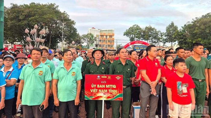  Khối Ủy ban Mặt trận Tổ quốc Việt Nam tỉnh Tây Ninh tham gia chương trình “Cùng Việt Nam tiến bước﻿”. 