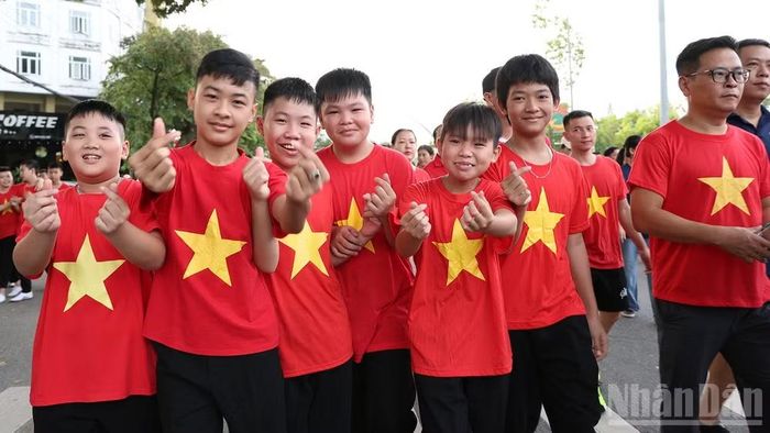 Hoạt động thu hút sự tham gia của đông đảo người dân từ mọi lứa tuổi. (Ảnh: Đức Thắng)