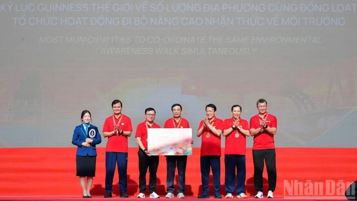 Bà Sohn Minyoung, Giám khảo chính thức của Guinness World Records, đại diện Tổ chức Kỷ lục Guinness thế giới. (Ảnh: MINH DUY)