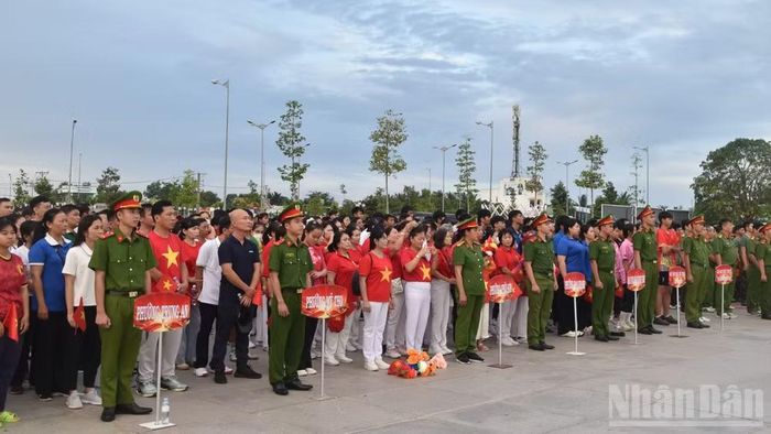 Hàng ngũ chỉnh tề để chuẩn bị bước vào các hoạt động tại chương trình.