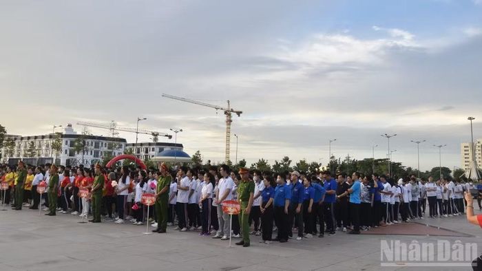 Một góc khu vực Quảng trường Hùng Vương, nơi tổ chức Chương trình đi bộ "Cùng Việt Nam tiến bước".