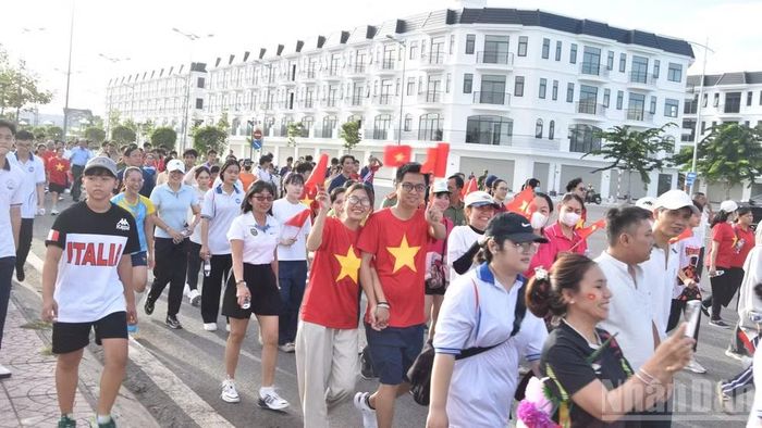 Các lực lượng tại Chương trình đi bộ: "Cùng Việt Nam tiến bước".