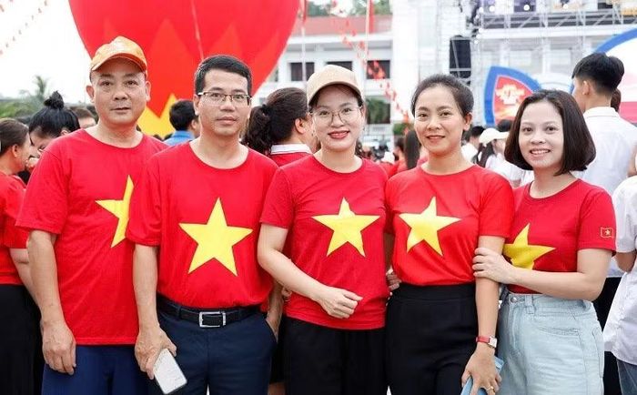 Cán bộ công chức Liên đoàn Lao động tỉnh Điện Biên hào hứng tham gia chương trình. (Ảnh: LÊ LAN)