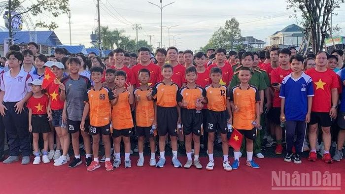 Các bạn học sinh tích cực tham gia chương trình. (Ảnh: THANH TÂM)