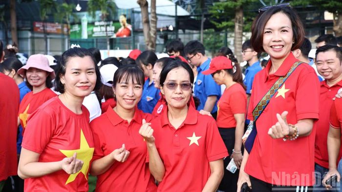 Cán bộ công chức thành phố Đồng Nai tích cực tham gia chương trình "Cùng Việt Nam tiến bước﻿".