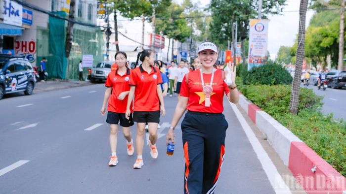 Trong sáng 30/8 có hơn 40 phường, xã trên địa bàn thành phố Đồng Nai hưởng ứng tham gia chương trình.