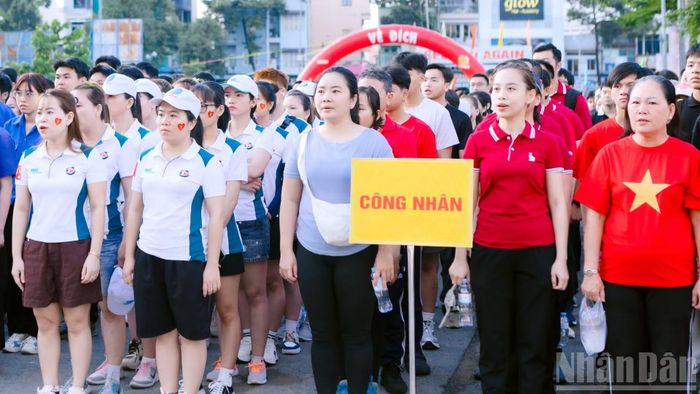 Công nhân lao động, đoàn viên thanh niên tham gia chương trình.