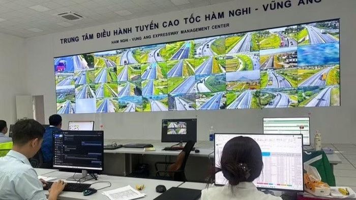 Trung tâm Điều hành tuyến cao tốc Hàm Nghi-Vũng Áng. (Ảnh: KHÁNH HỒNG)