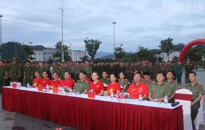 Các đại biểu tại điểm cầu Sơn La đã có mặt đông đủ hưởng ứng hoạt động “Cùng Việt Nam tiến bước” năm 2026, với chủ đề “10 tỷ bước xanh - Vì Việt Nam vững bền”. (Ảnh: QUỐC TUẤN)
