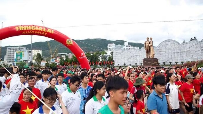Các tầng lớp nhân dân Gia Lai đồng lòng bước tiếp trên hành trình xây dựng lối sống lành mạnh và phát triển bền vững. (Ảnh: Lương Tùng)