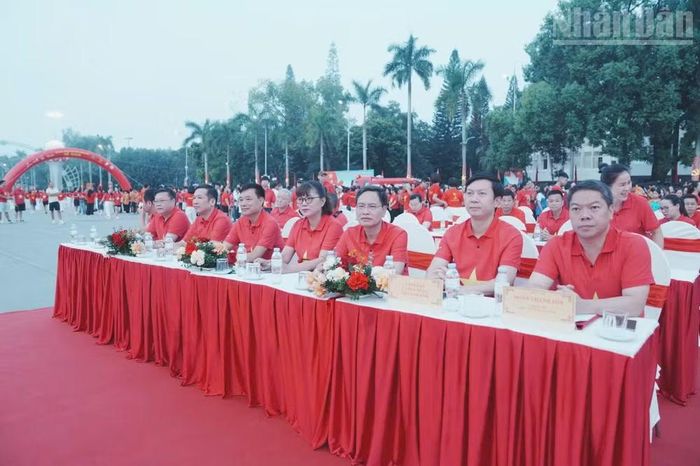 Các đồng chí Lãnh đạo tỉnh Lạng Sơn tham dự chương trình. (Ảnh: Quốc Đạt)