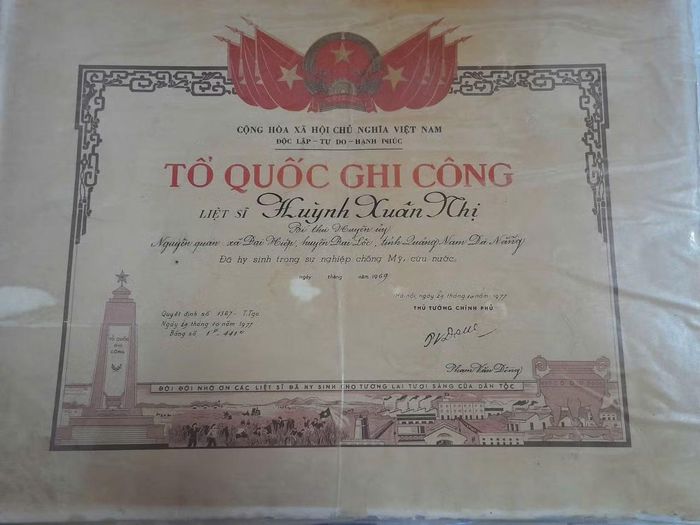 Bằng Tổ quốc ghi công liệt sĩ Huỳnh Xuân Nhị.