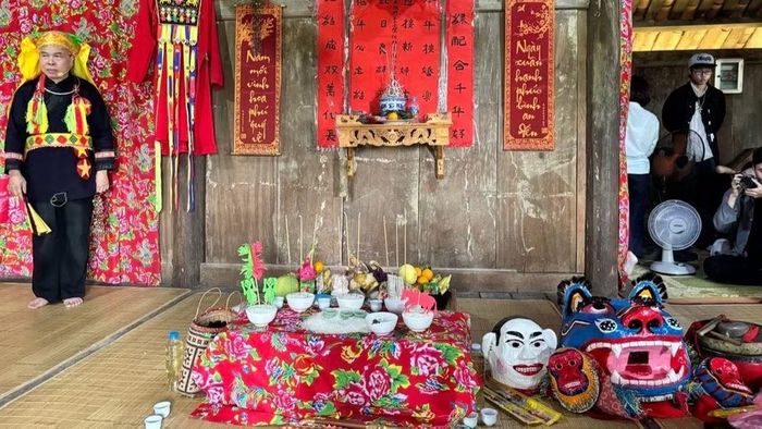 Không gian trang nghiêm với lễ vật được chuẩn bị chu đáo. (Ảnh: Ban tổ chức cung cấp)