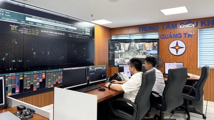 Với sự hỗ trợ của hệ thống SCADA và DMS, lưới điện tại Quảng Trị sẽ được tự động cảnh báo khi xảy ra sự cố, giúp điều độ viên nhanh chóng khoanh vùng và xử lý. (Ảnh: LÊ CHI)