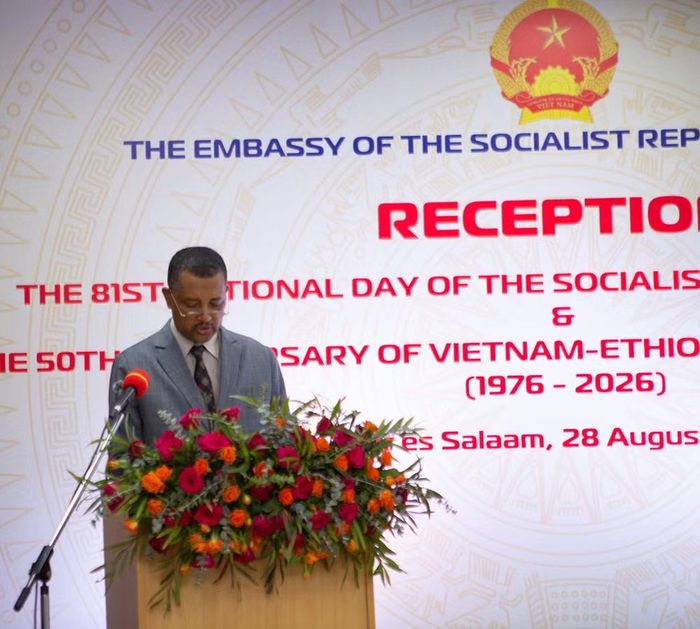 Đại sứ Ethiopia tại Tanzania Fekadu Beyene Ayana phát biểu tại sự kiện. (Ảnh: Đại sứ quán Việt Nam tại Tanzania cung cấp)