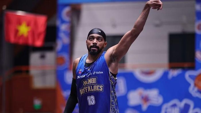 Ariyon Williams chỉ huy các đợt lên công và giúp Hanoi Buffaloes chiếm thế thượng phong. (Ảnh: VBA)