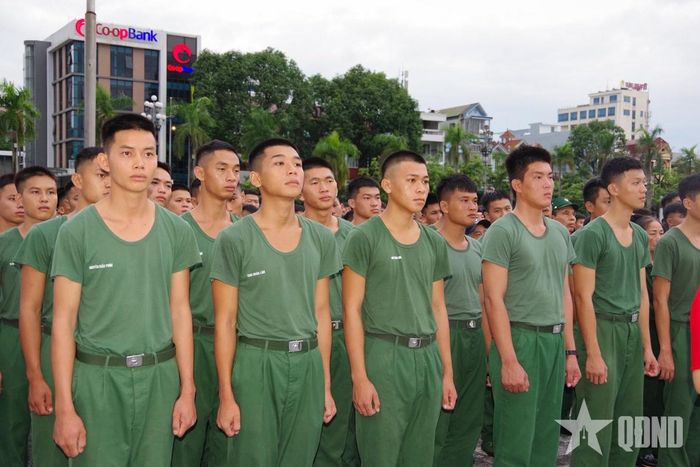 Với LLVT, rèn luyện thể lực là một trong những nội dung quan trọng góp phần xây dựng lực lượng vững mạnh, sẵn sàng nhận và hoàn thành tốt mọi nhiệm vụ. 