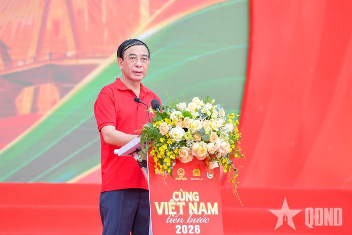 Đại tướng Phan Văn Giang, Ủy viên Bộ Chính trị, Phó thủ tướng Chính phủ, Bộ trưởng Bộ Quốc phòng phát biểu chỉ đạo chương trình. Ảnh: THẾ ĐẠI