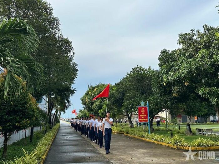 Hải đoàn 42, Bộ tư lệnh Vùng Cảnh sát biển 4 tích cực hưởng ứng sự kiện đi bộ “Cùng Việt Nam tiến bước” tại xã Năm Căn, tỉnh Cà Mau.