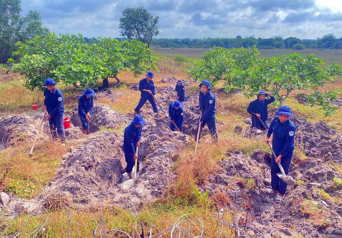 Cán bộ, chiến sĩ Đội K70 thực hiện nhiệm vụ tìm kiếm, quy tập hài cốt liệt sĩ Quân tình nguyện và chuyên gia Việt Nam hy sinh qua các thời kỳ chiến tranh tại Campuchia.