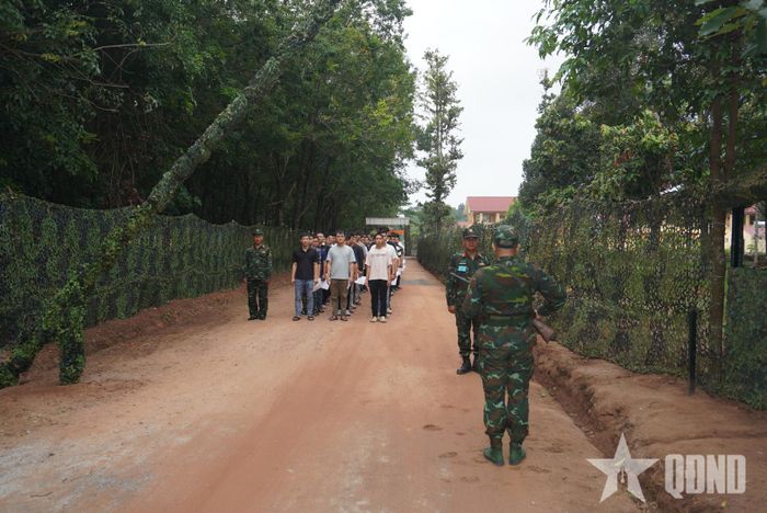 Tiếp nhận lực lượng dự bị động viên từ các địa phương.