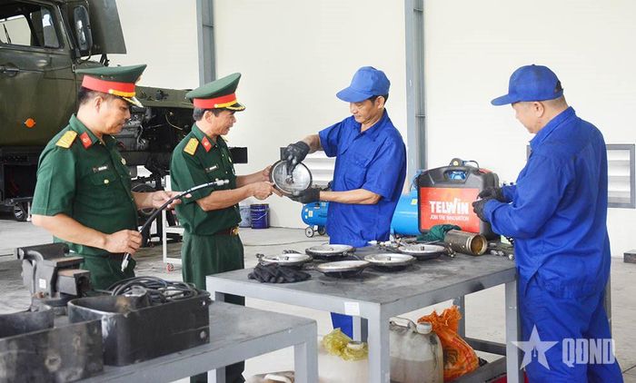 Kiểm tra sáng kiến cải tiến kỹ thuật ở Trạm Bảo dưỡng - Sửa chữa.
