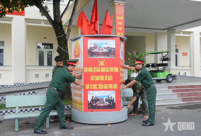 Hệ thống bảng biển tuyên truyền bảo đảm chính quy, chất lượng.