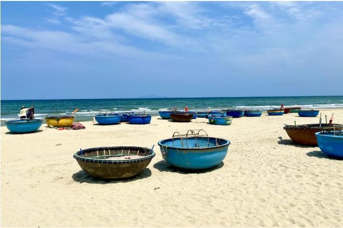 Những chiếc thuyền thúng gắn liền với nhiều làng chài ở Đà Nẵng. Ảnh: P.V