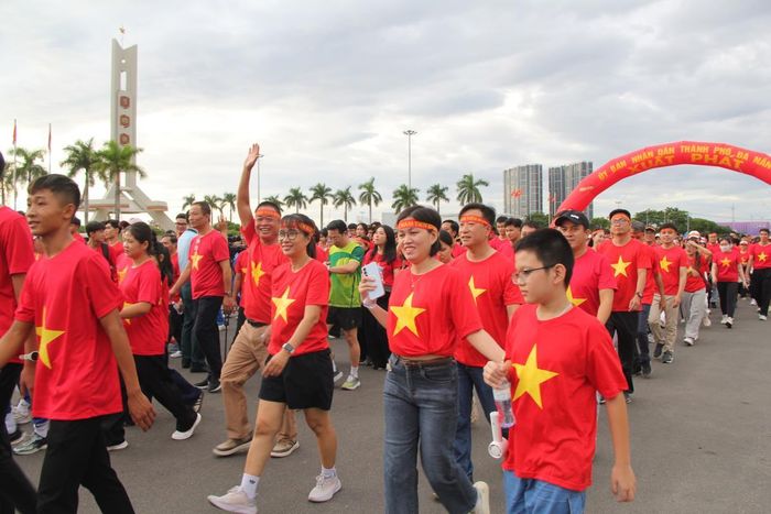 Với thông điệp “Cùng Việt Nam tiến bước - Một tỷ bước chân tiến vào kỷ nguyên mới”, chương trình nhằm lan tỏa thói quen vận động, nâng cao sức khỏe, xây dựng lối sống văn minh, lành mạnh; đồng thời thể hiện tinh thần đoàn kết, ý chí và khát vọng phát triển của Đà Nẵng cùng cả nước