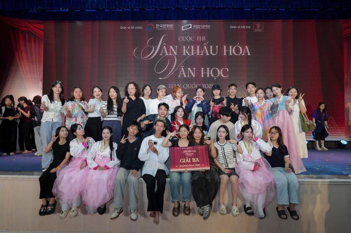 Đội thi Khoa Ngôn ngữ Hàn Quốc, ĐH Phenikaa đoạt giải Ba chung cuộc.