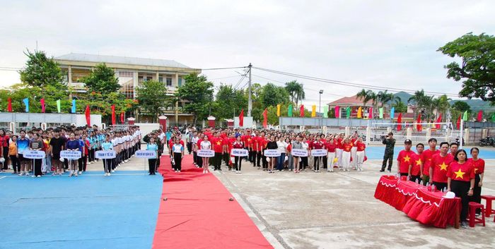  Chương trình thu hút hàng trăm người tham gia 