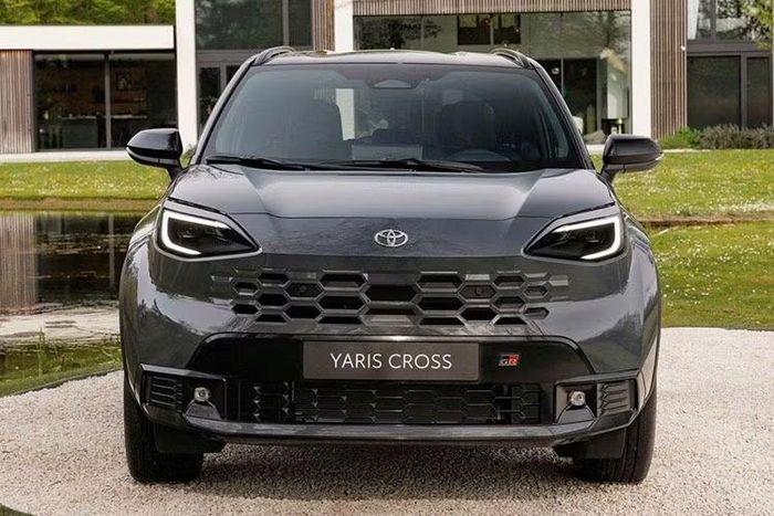Toyota Yaris Cross 2027 nâng cấp hiện đã mở đặt hàng tại Anh và dự kiến bàn giao những chiếc đầu tiên vào tháng 9/2026 với mức giá khởi điểm từ 36.540 USD.