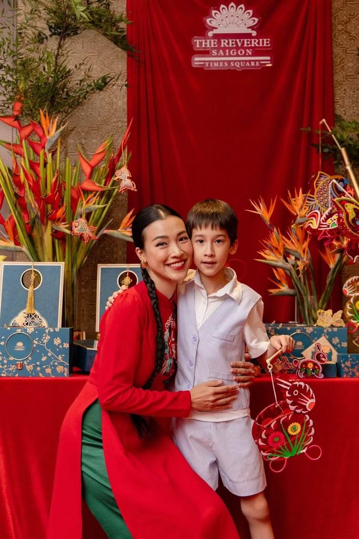 Sau khoảng thời gian tập trung cho con trai và công việc, Hoàng Oanh hiện đã có bạn trai mới. Chuyện tình cảm của nữ MC được cho là đang tiến triển theo hướng tích cực, trong khi cô vẫn giữ sự kín đáo và thận trọng khi chia sẻ về cuộc sống riêng. Ảnh: FB Vu Ngoc Hoang Oanh