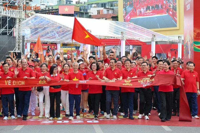Phát biểu chỉ đạo chương trình, đồng chí Đại tướng Phan Văn Giang, Phó Thủ tướng, Bộ trưởng Bộ Quốc phòng đánh giá cao ý tưởng sáng tạo và cách làm mới của chương trình đồng thời đề nghị Ban Tổ chức nghiên cứu duy trì chương trình thành hoạt động thường niên, ngày càng thiết thực, hiệu quả; kết nối chặt chẽ với các phong trào thi đua yêunước, các cuộc vận động lớn, từ sự chung sức, đồng lòng của hàng triệu người dân sẽ tạo nên nguồn sức mạnh to lớn để hiện thực hóa khát vọng xây dựng nước Việt Nam hùng cường, phồn vinh, văn minh, hạnh phúc.
