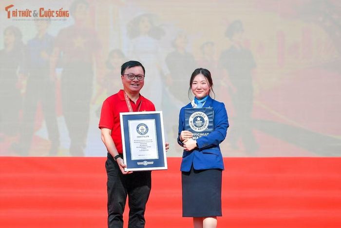 Từ “1 tỷ bước chân tiến vào kỷ nguyên mới” của mùa đầu tiên, “Cùng Việt Nam tiến bước” năm 2026 nối dài mục tiêu thành hành trình “10 tỷ bước xanh – Vì Việt Nam vững bền”. 10 tỷ bước không phải đích đến của riêng ngày hội 30/8, mà là một hành trình dài được cộng đồng cùng tích lũy qua từng bước chân, từng ngày.